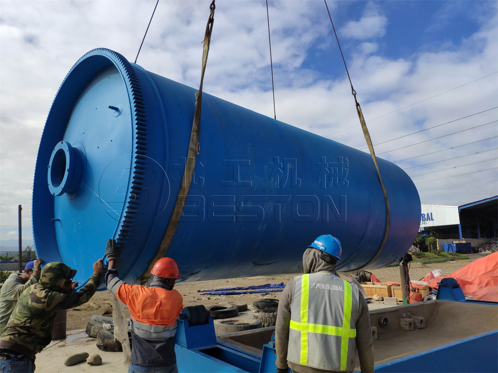 多米尼加16噸廢舊輪胎煉油現(xiàn)場第2張