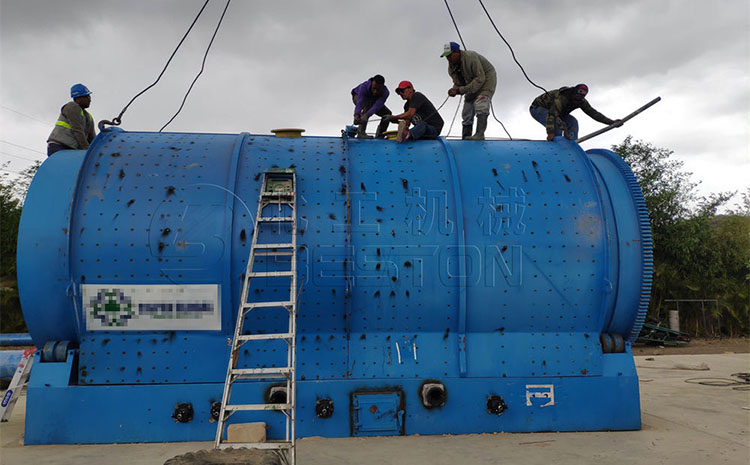 多米尼加16噸廢舊輪胎煉油現(xiàn)場(chǎng)